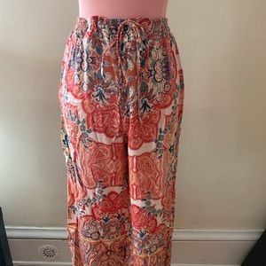 Loose, patterned pants